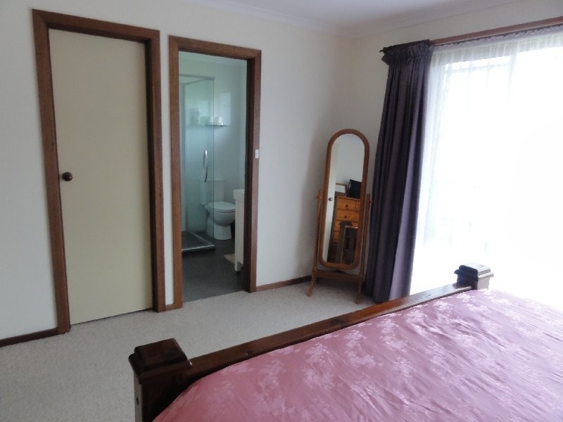 8 Landy Rd, Foster VIC 3960