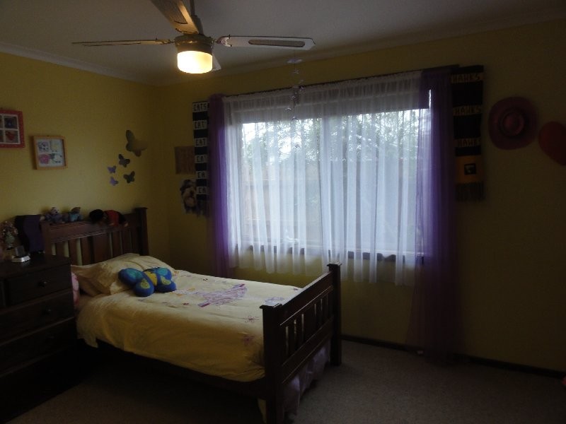 8 Landy Rd, Foster VIC 3960