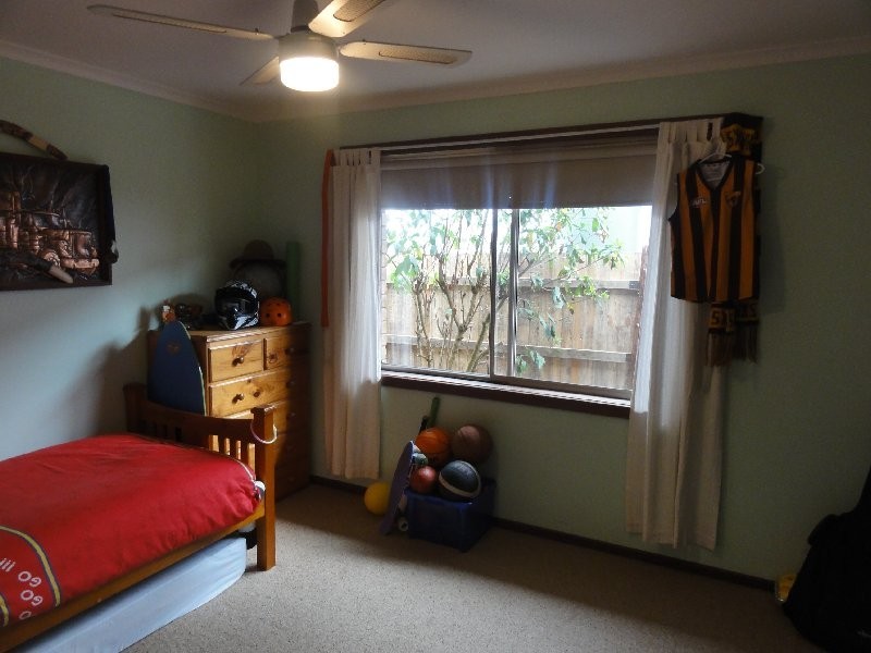 8 Landy Rd, Foster VIC 3960