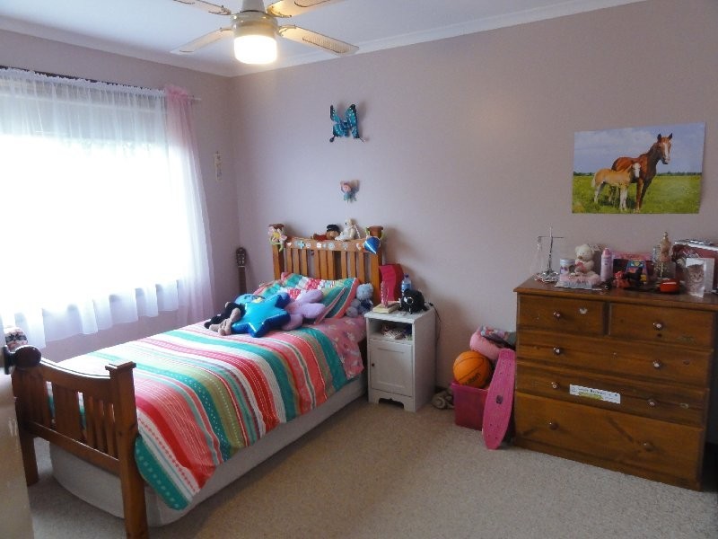 8 Landy Rd, Foster VIC 3960