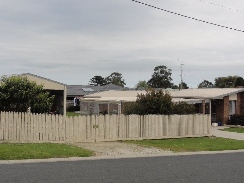 8 Landy Rd, Foster VIC 3960