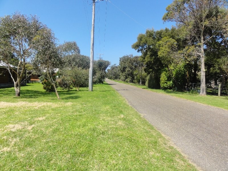 9 Ash Avenue, Sandy Point VIC 3959