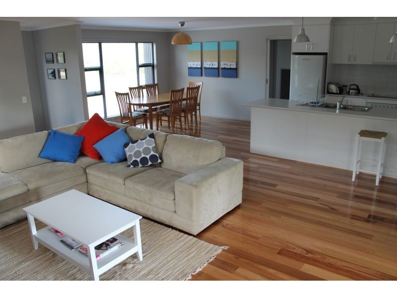 34 Ash Ave, Sandy Point VIC 3959