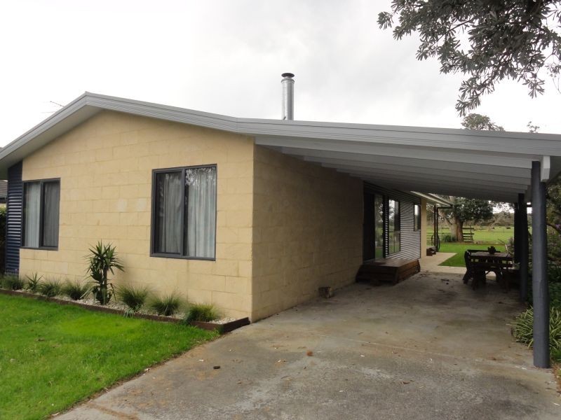 33 Ash Ave, Sandy Point VIC 3959