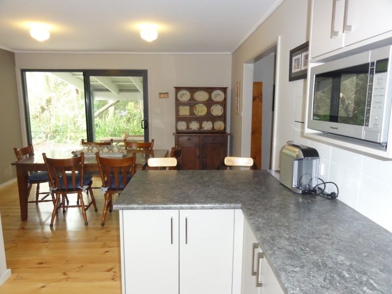 33 Ash Ave, Sandy Point VIC 3959