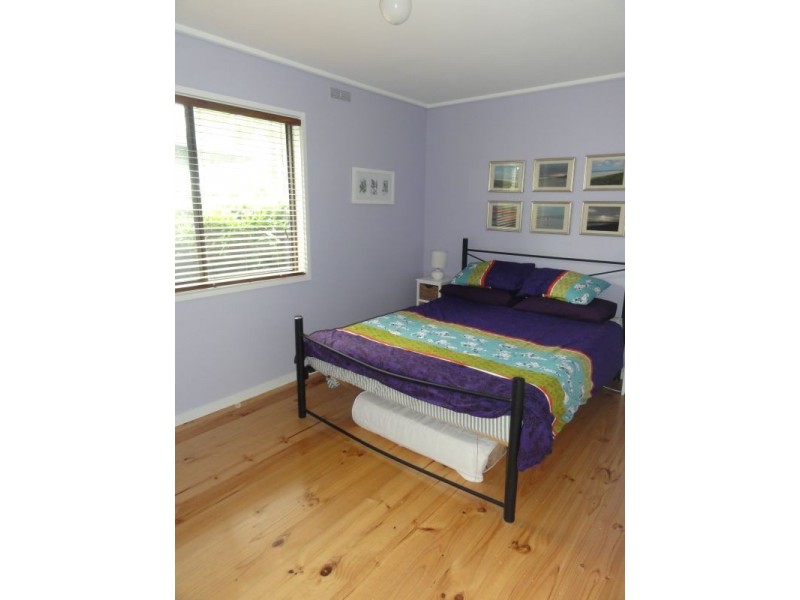 33 Ash Ave, Sandy Point VIC 3959