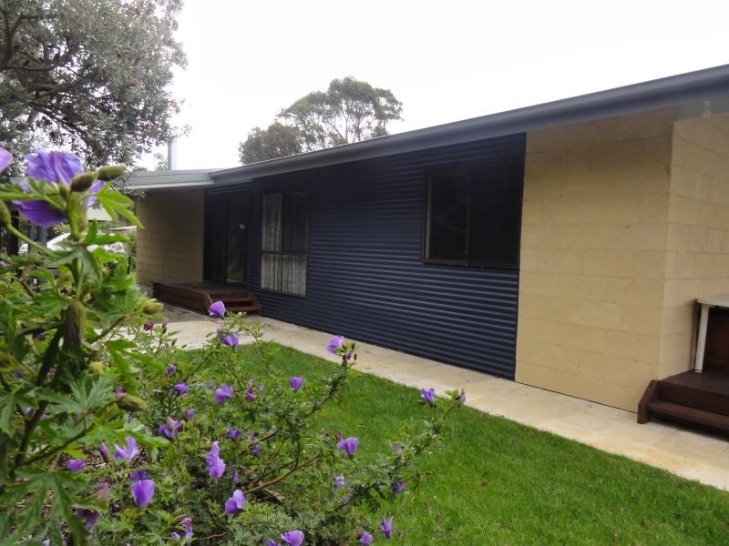 33 Ash Ave, Sandy Point VIC 3959