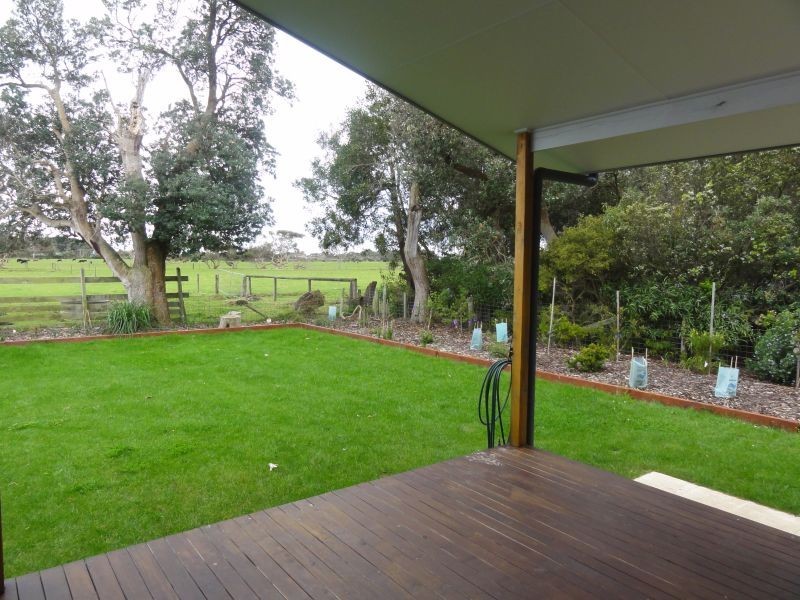 33 Ash Ave, Sandy Point VIC 3959