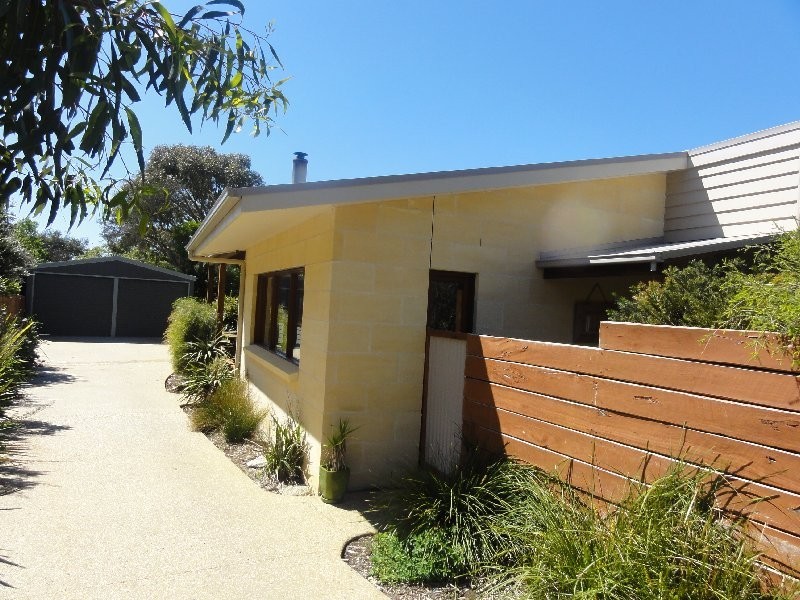 4 Fir Crt, Sandy Point VIC 3959