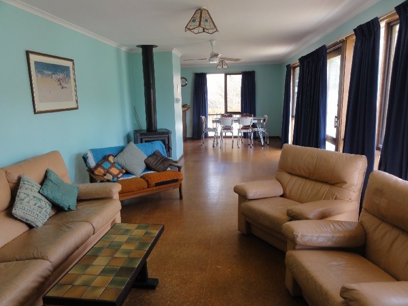 7 Fifth Avenue, Sandy Point VIC 3959