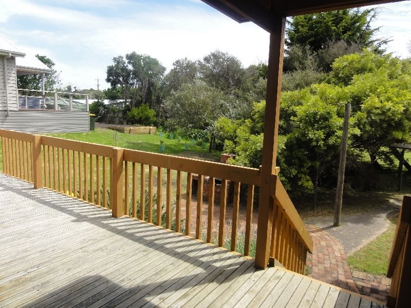 7 Fifth Avenue, Sandy Point VIC 3959