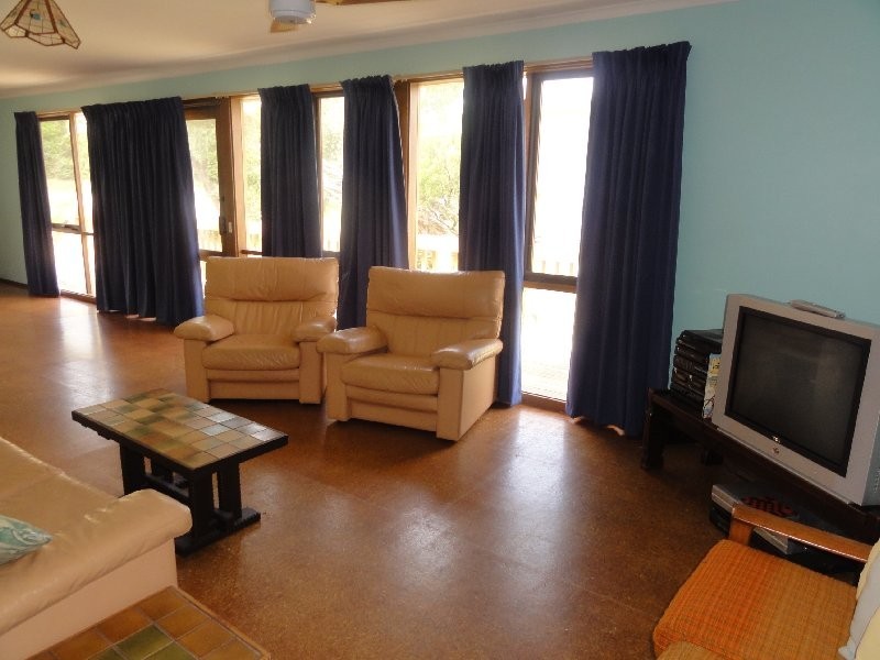 7 Fifth Avenue, Sandy Point VIC 3959