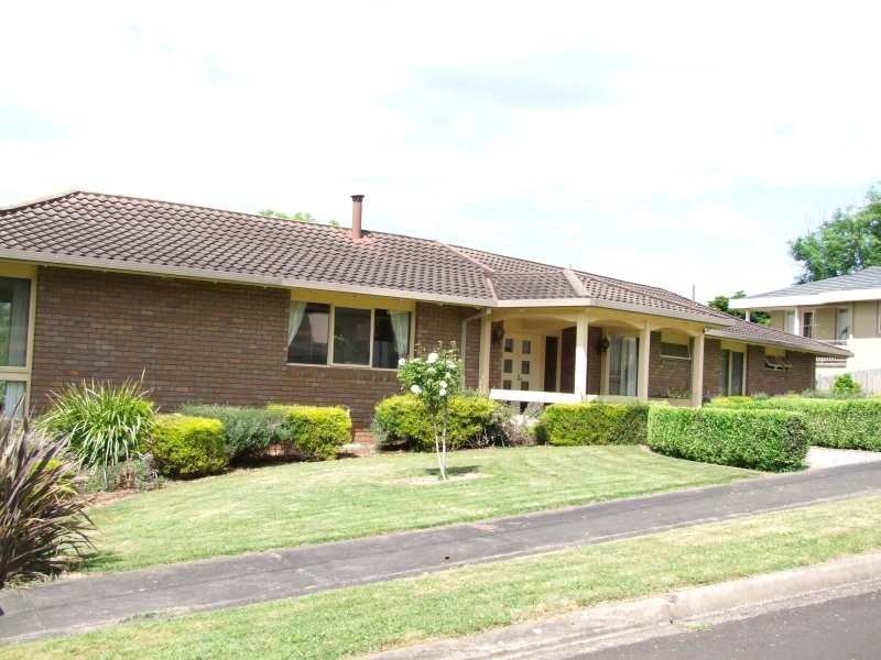 30 Lee Parade, Leongatha VIC 3953