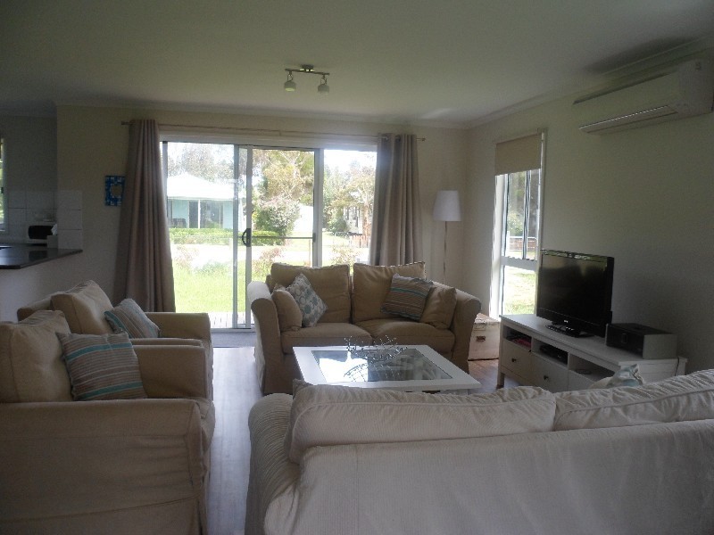 7 Ash Ave, Sandy Point VIC 3959