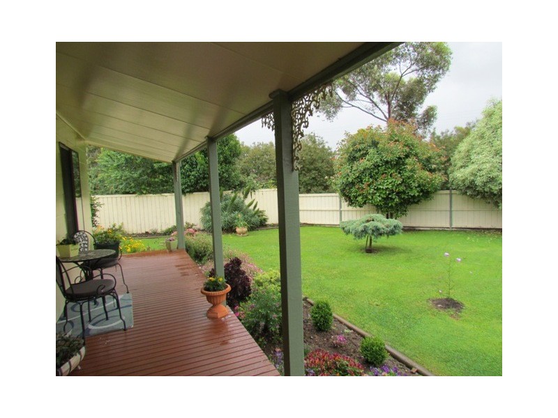 6 Pedder Street, Darnum VIC 3822