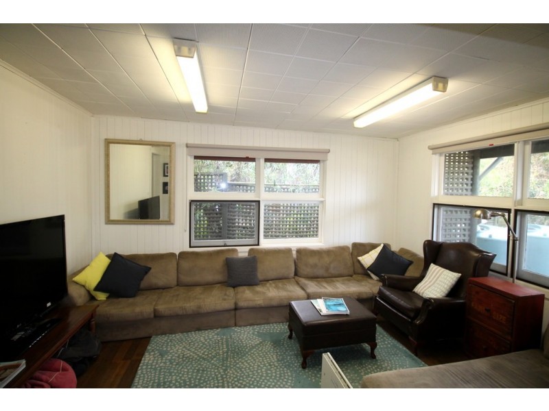 9 Ocean View Pde, Sandy Point VIC 3959