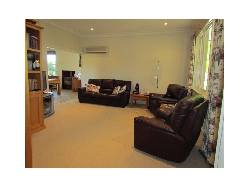 300 Jacksons Track, Labertouche VIC 3816