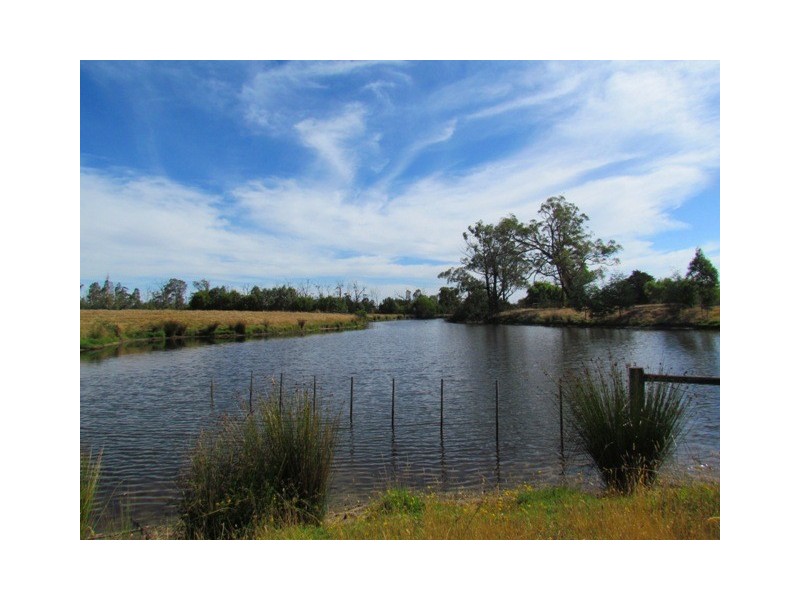 300 Jacksons Track, Labertouche VIC 3816