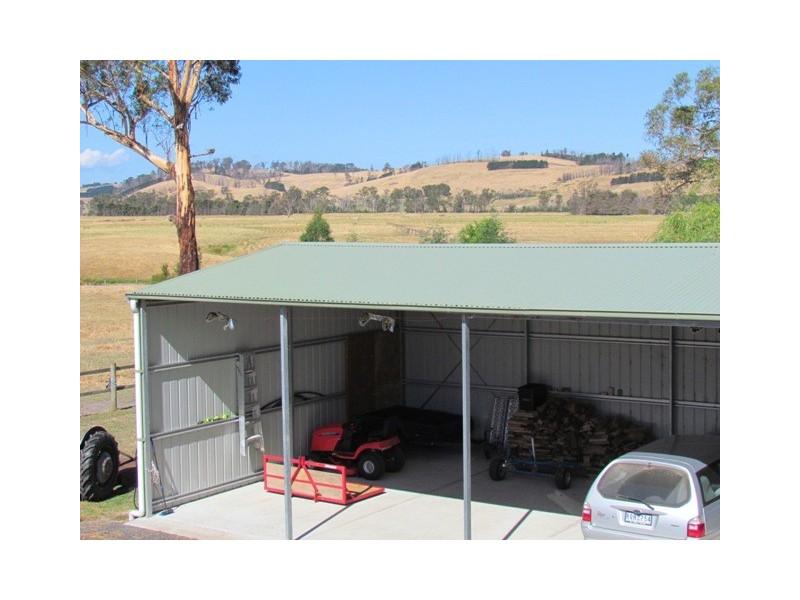 300 Jacksons Track, Labertouche VIC 3816