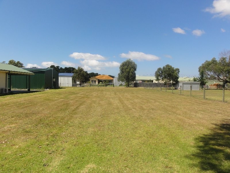 41 Railway Ave, Welshpool VIC 3966