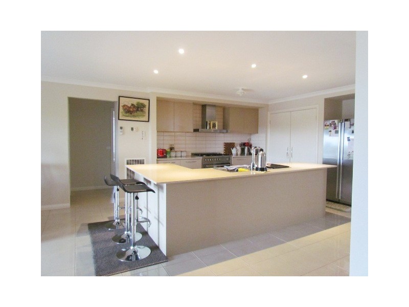 69 Walker Drive, Drouin VIC 3818