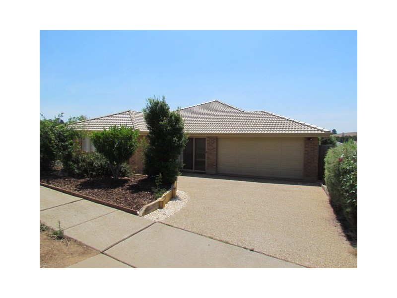 69 Walker Drive, Drouin VIC 3818