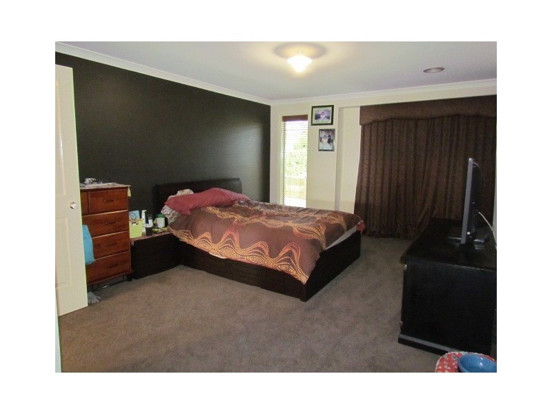 69 Walker Drive, Drouin VIC 3818