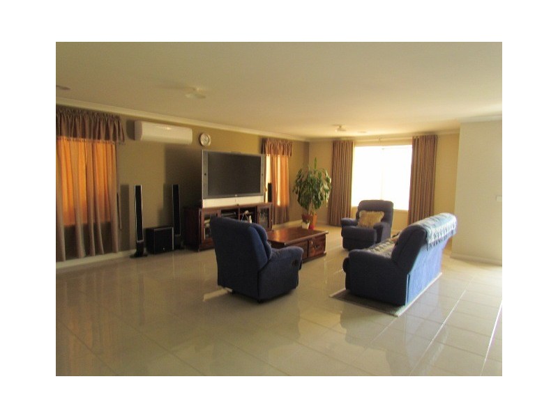 69 Walker Drive, Drouin VIC 3818