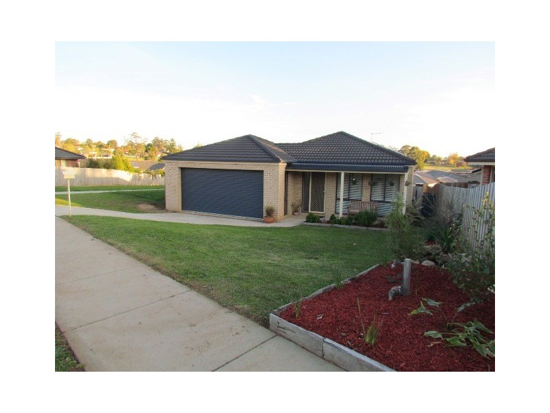 11 Palm Square, Drouin VIC 3818