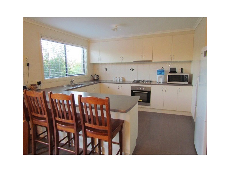 11 Palm Square, Drouin VIC 3818