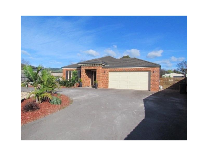 17 Hardy Drive, Trafalgar VIC 3824