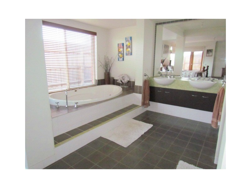 17 Hardy Drive, Trafalgar VIC 3824