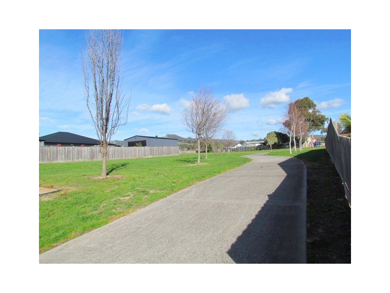17 Hardy Drive, Trafalgar VIC 3824