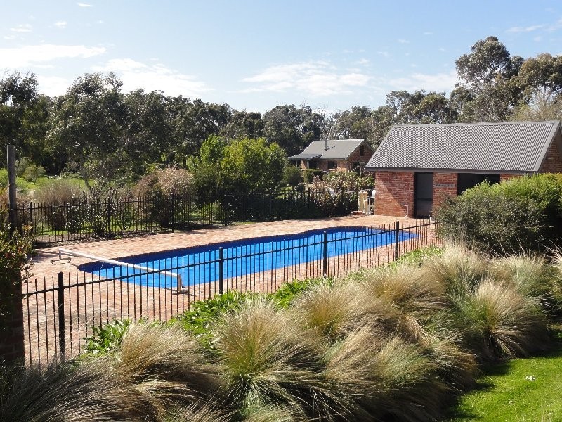 1075 Waratah Rd, Waratah Bay VIC 3959