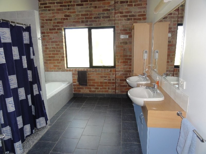 1075 Waratah Rd, Waratah Bay VIC 3959