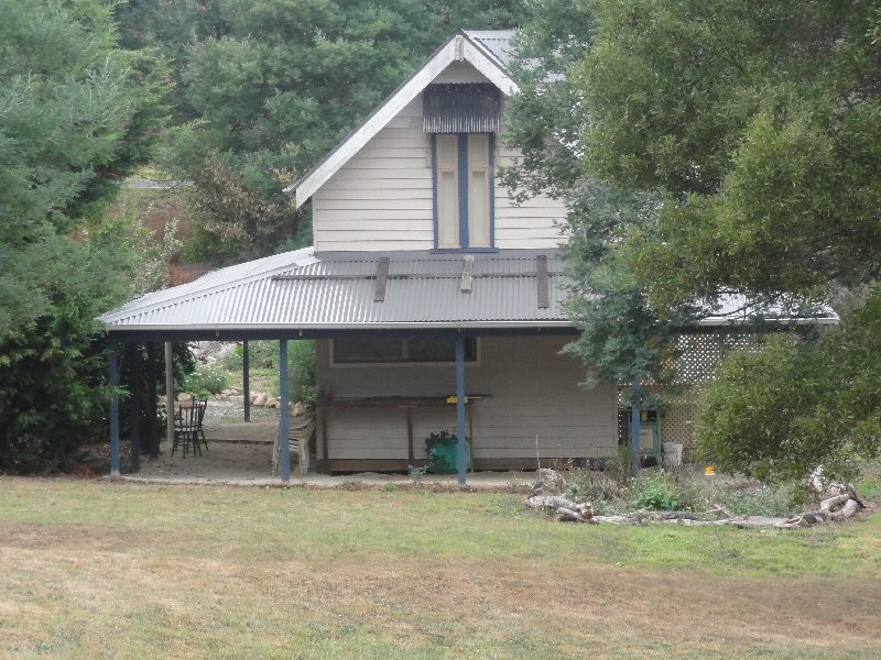8 Waratah Rd, Fish Creek VIC 3959