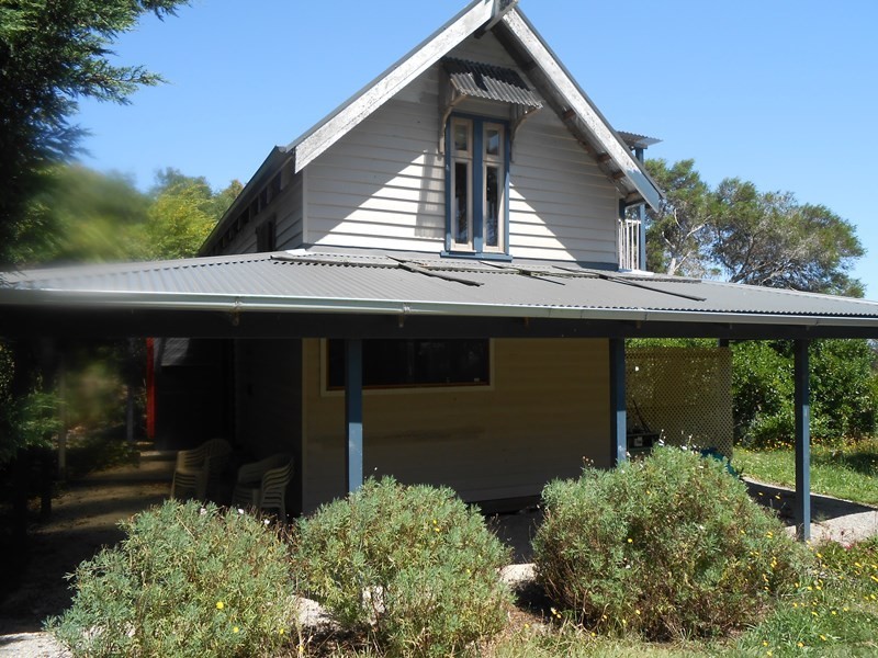 8 Waratah Rd, Fish Creek VIC 3959
