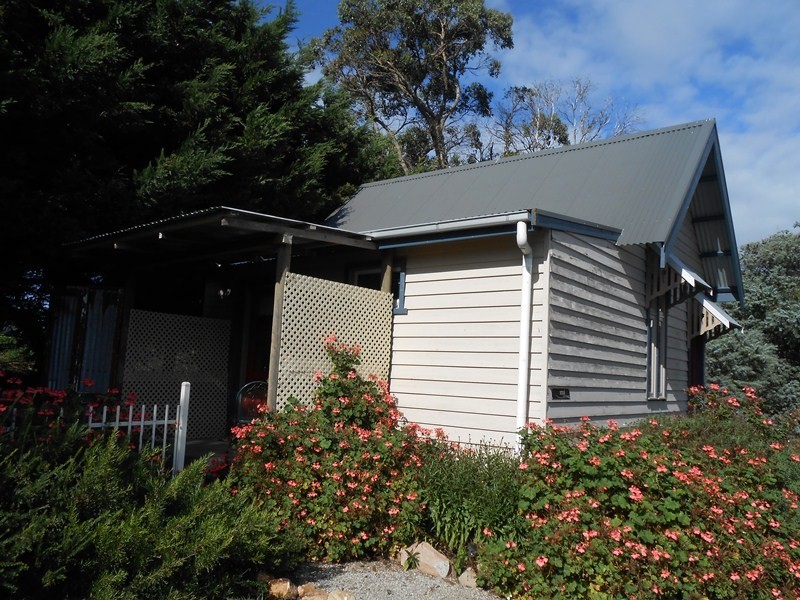 8 Waratah Rd, Fish Creek VIC 3959