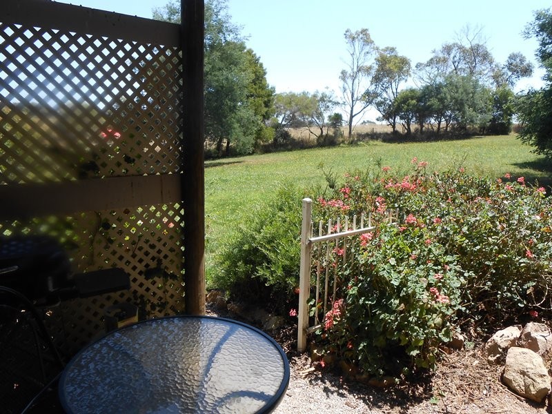 8 Waratah Rd, Fish Creek VIC 3959