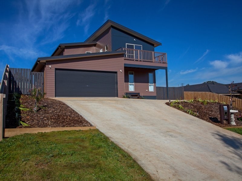 8 Royal Place, Leongatha VIC 3953