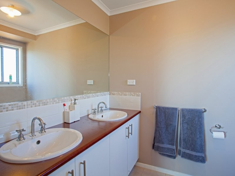 8 Royal Place, Leongatha VIC 3953