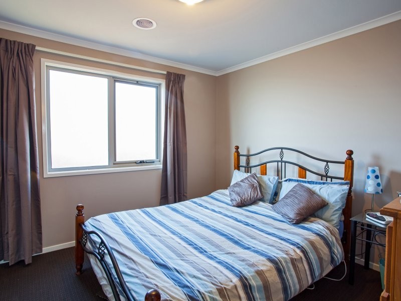 8 Royal Place, Leongatha VIC 3953