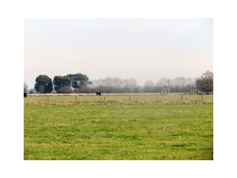 Cnr Bunyip – Modella and Fallons Road, Iona VIC 3815