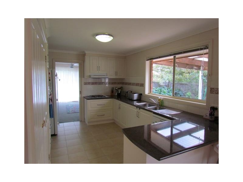 27 Hamilton Drive, Warragul VIC 3820