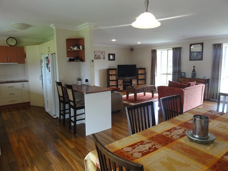 40 Moores Rd, Buffalo VIC 3958