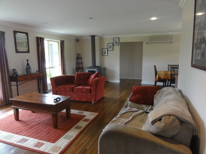 40 Moores Rd, Buffalo VIC 3958