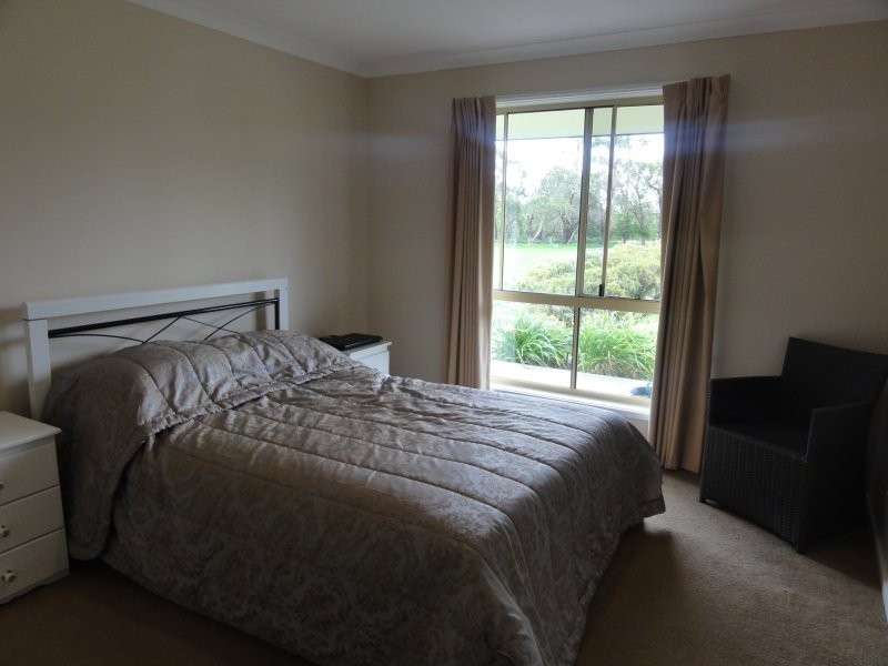 40 Moores Rd, Buffalo VIC 3958