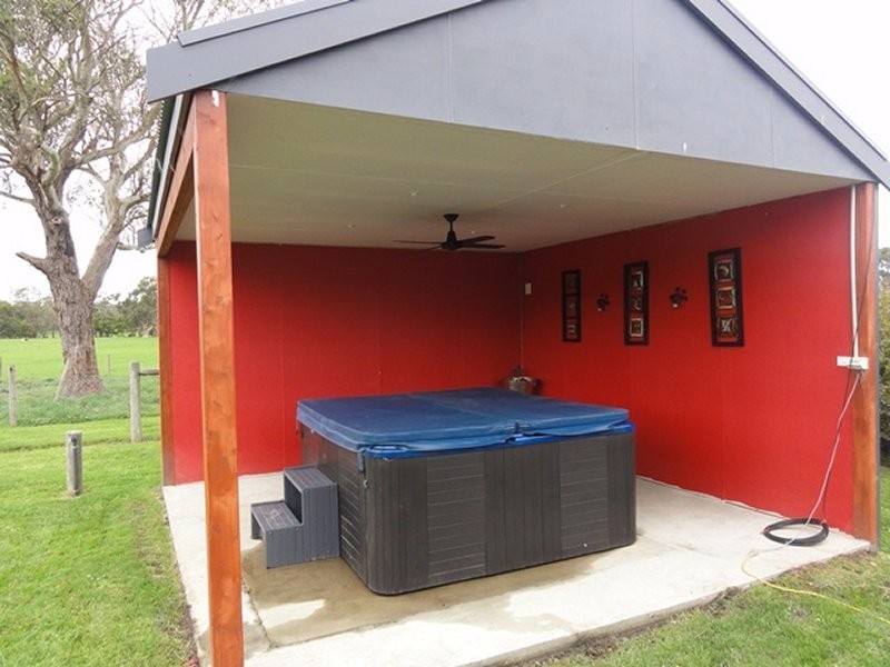 40 Moores Rd, Buffalo VIC 3958