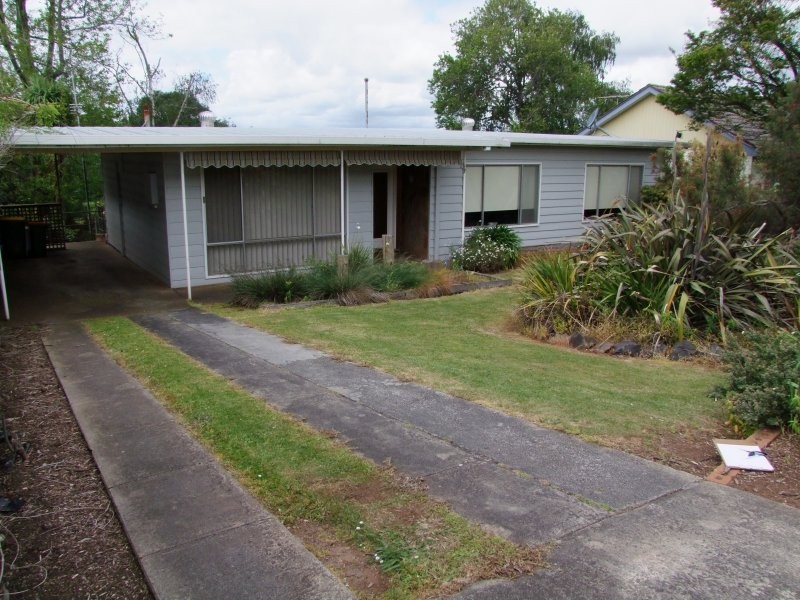 31 Blackmore Avenue, Leongatha VIC 3953