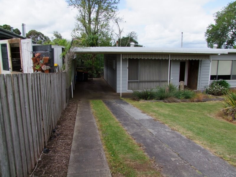31 Blackmore Avenue, Leongatha VIC 3953